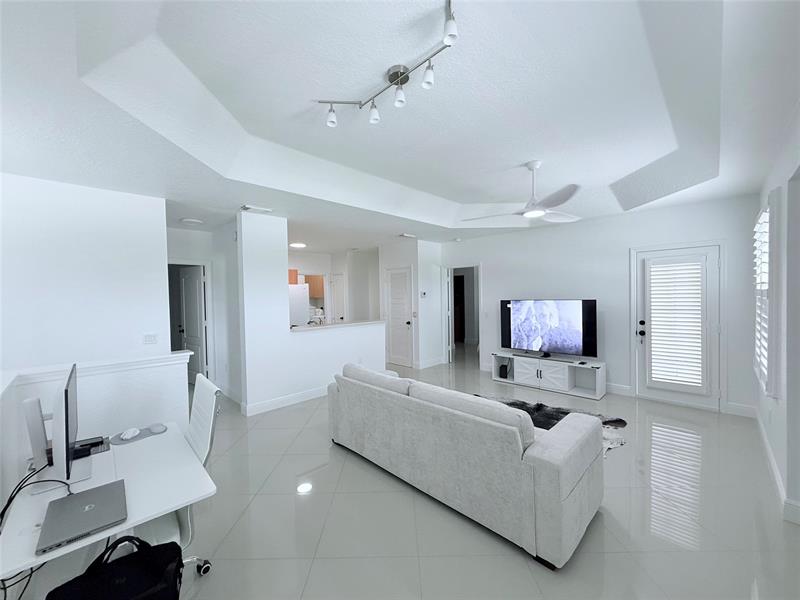 Image 11 of 42 For 805 Belmont Pl  805