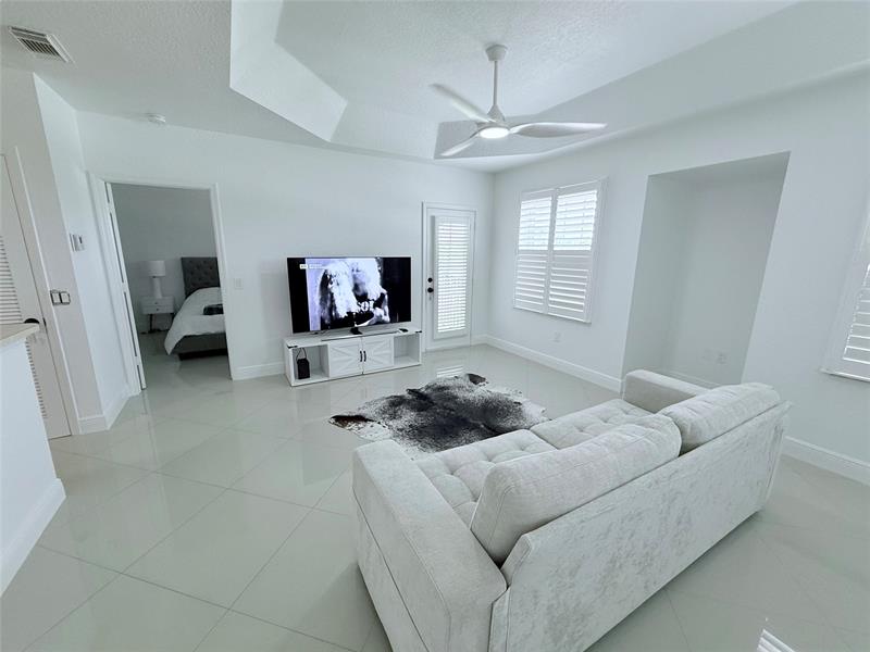 Image 12 of 42 For 805 Belmont Pl  805