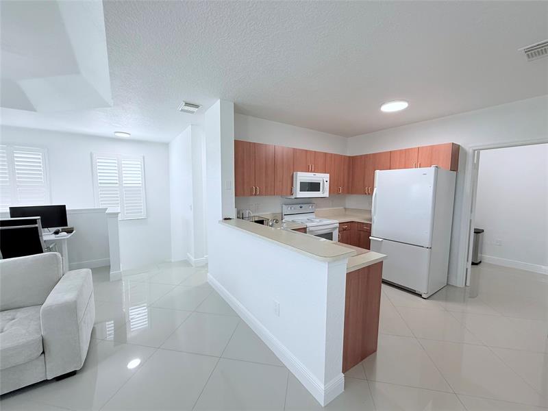 Image 8 of 42 For 805 Belmont Pl  805
