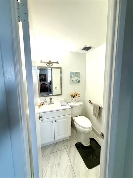 Image 7 of 15 For 4330 Hillcrest Dr  904