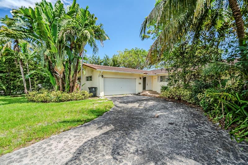 Details for 11660 Canal Dr, North Miami, FL 33181