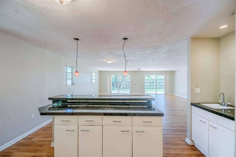 Image 11 of 36 For 11660 Canal Dr
