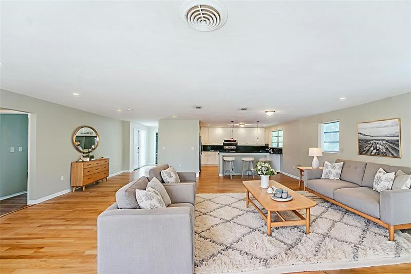 Image 4 of 36 For 11660 Canal Dr