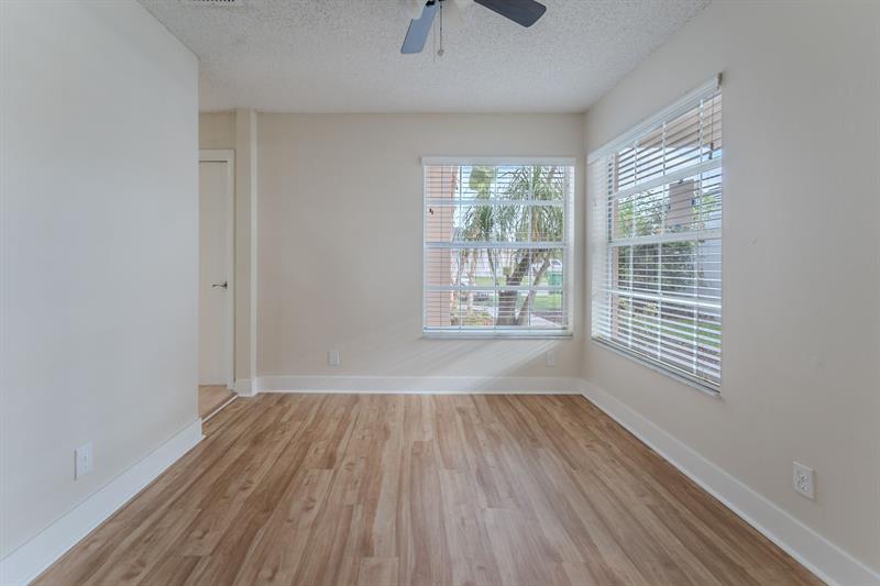 Image 17 of 35 For 9358 Arborwood Cir