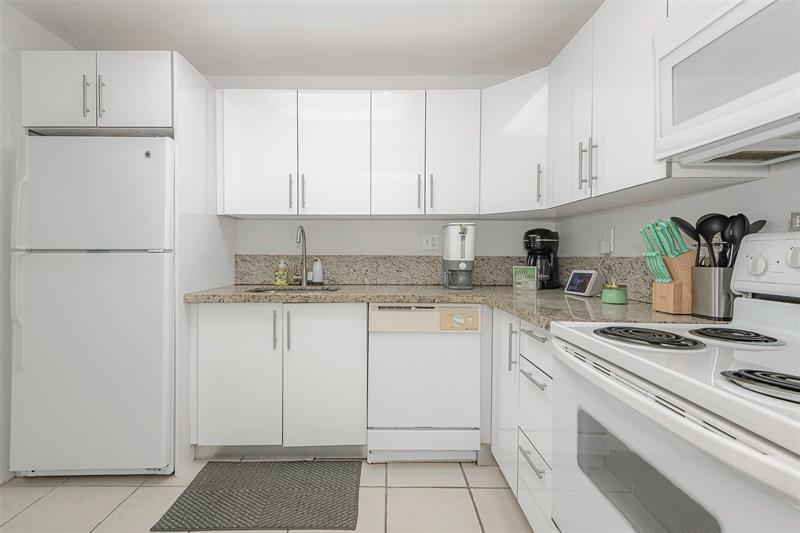 Image 13 of 23 For 100 Lakeview Dr  206