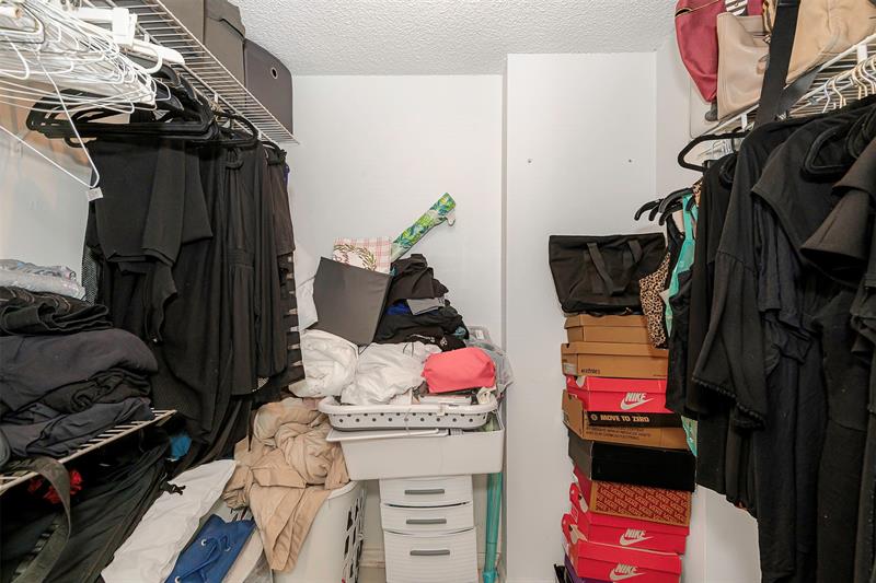 Image 19 of 23 For 100 Lakeview Dr  206