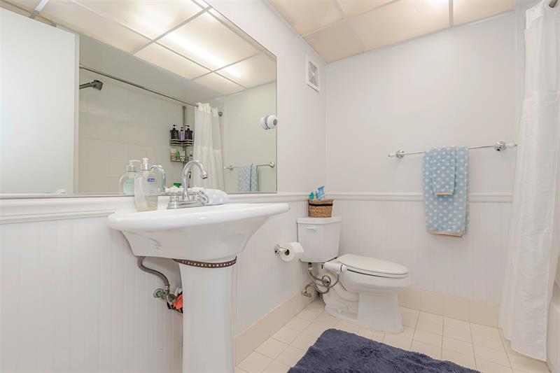 Image 20 of 23 For 100 Lakeview Dr  206