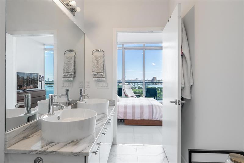 Image 10 of 30 For 888 Biscayne Blvd  1210