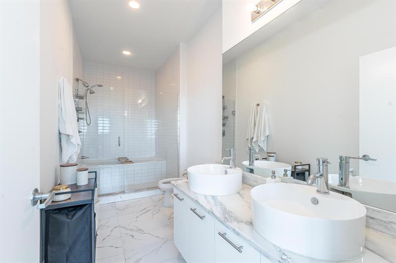 Image 11 of 30 For 888 Biscayne Blvd  1210