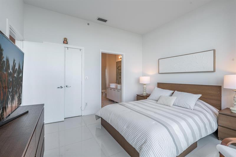 Image 19 of 30 For 888 Biscayne Blvd  1210