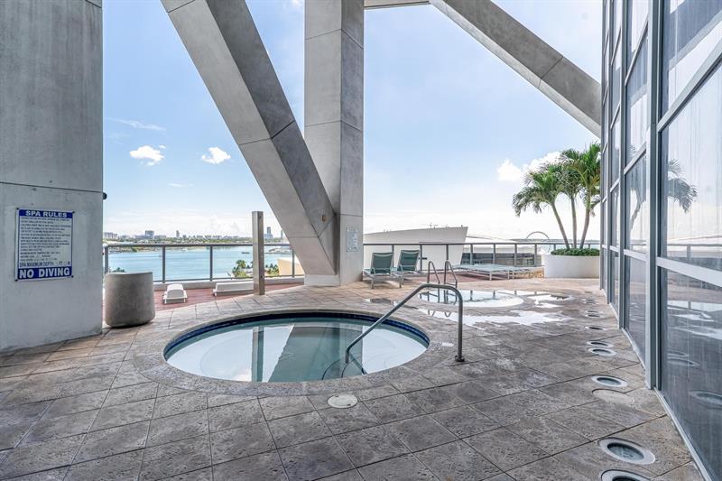 Image 21 of 30 For 888 Biscayne Blvd  1210