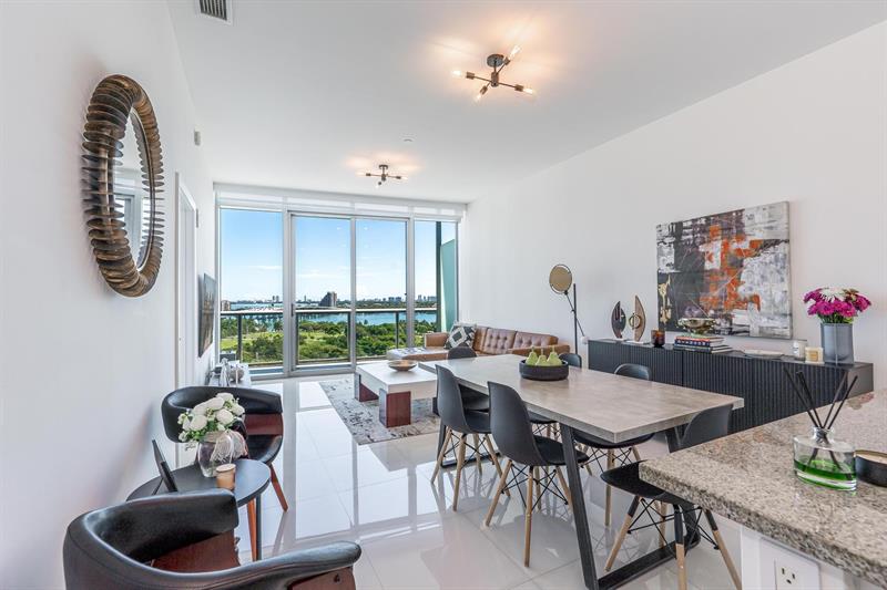 Image 3 of 30 For 888 Biscayne Blvd  1210