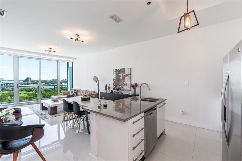 Image 5 of 30 For 888 Biscayne Blvd  1210