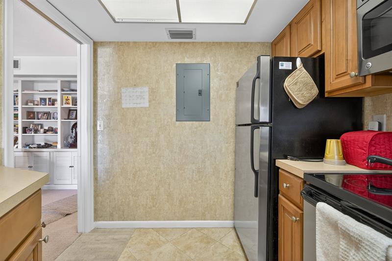 Image 15 of 22 For 5580 Tamberlane Cir  133