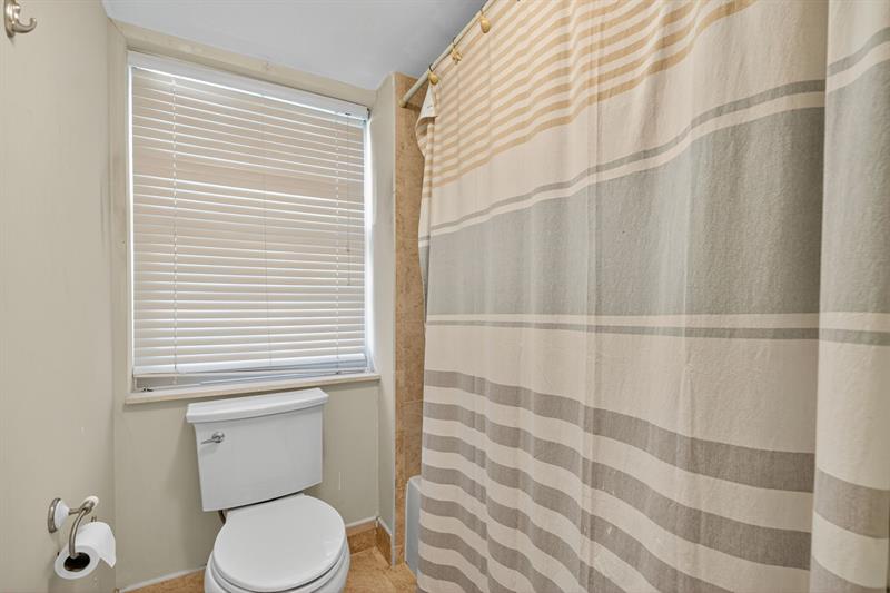 Image 19 of 22 For 5580 Tamberlane Cir  133