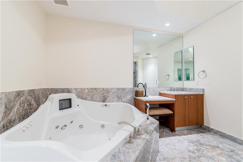 Image 12 of 30 For 16051 Collins Ave  1202