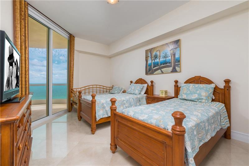 Image 13 of 30 For 16051 Collins Ave  1202