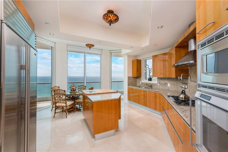 Image 17 of 30 For 16051 Collins Ave  1202