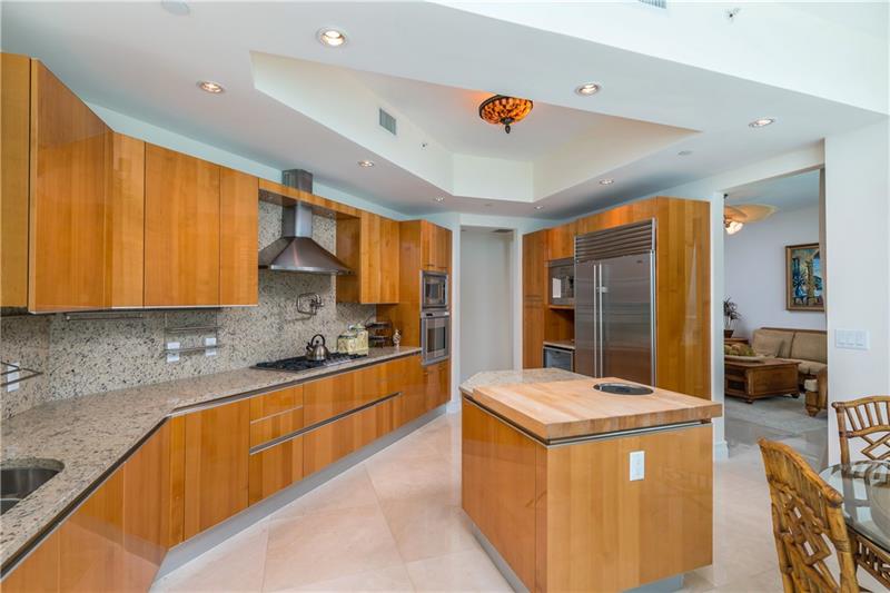 Image 21 of 30 For 16051 Collins Ave  1202