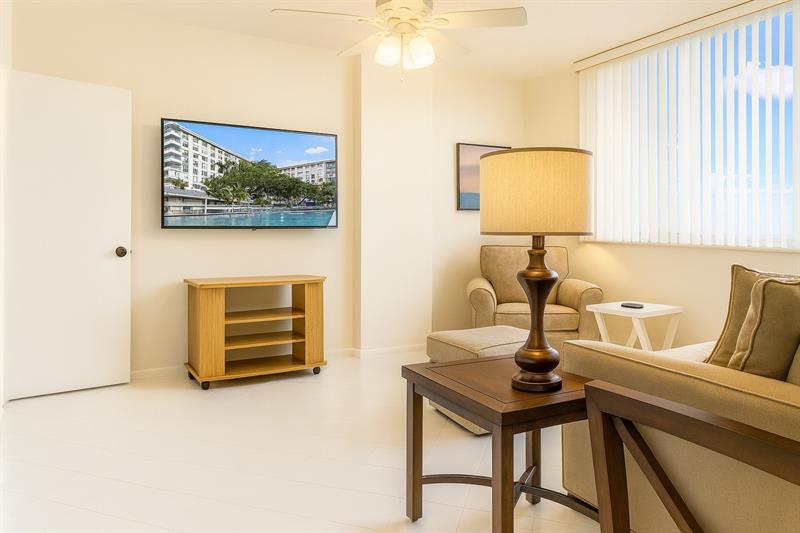 Image 12 of 25 For 4350 Hillcrest Dr  818