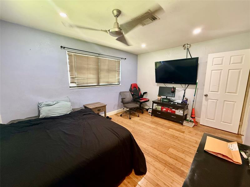 Image 15 of 23 For 6592 Patricia Dr