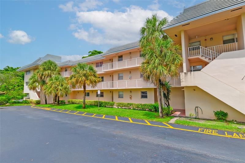 Image 27 of 78 For 2850 Forest Hills Blvd 105