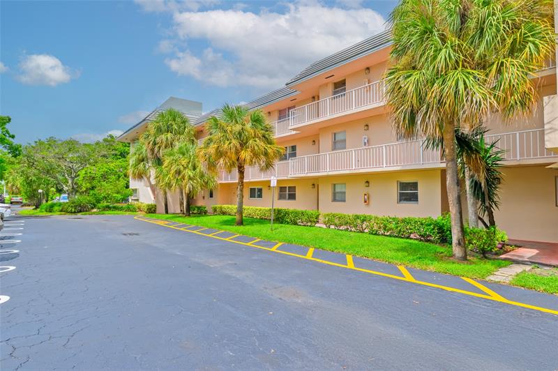 Image 45 of 78 For 2850 Forest Hills Blvd 105