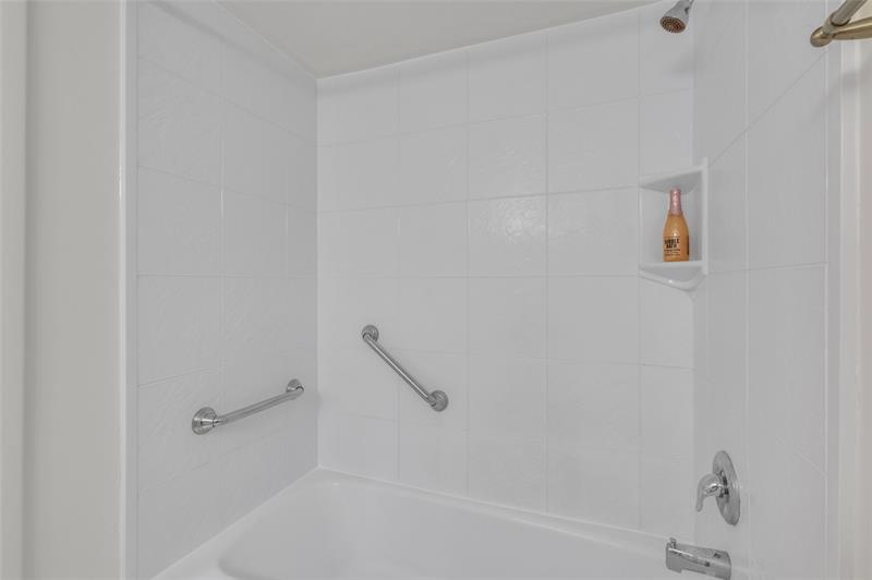 Image 64 of 78 For 2850 Forest Hills Blvd 105