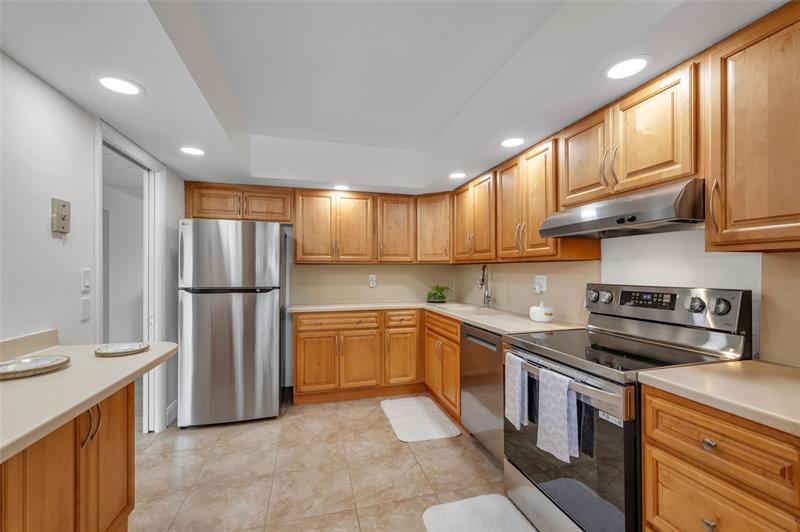 Image 69 of 78 For 2850 Forest Hills Blvd 105