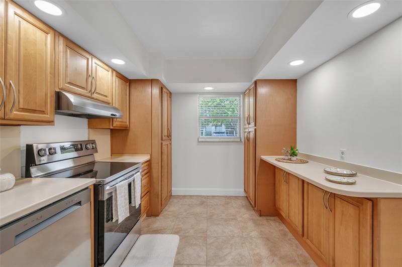 Image 70 of 78 For 2850 Forest Hills Blvd 105