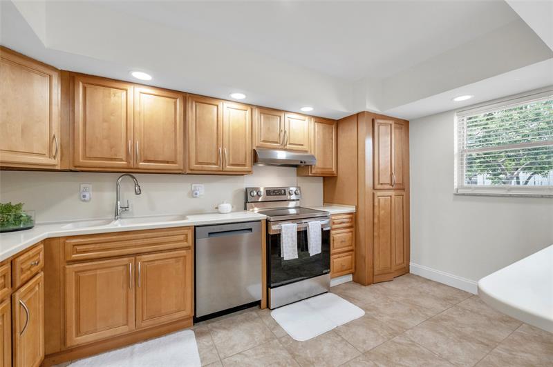 Image 74 of 78 For 2850 Forest Hills Blvd 105