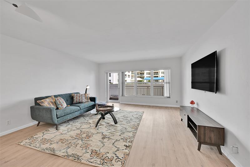 Image 11 of 31 For 3850 Galt Ocean Dr.  209