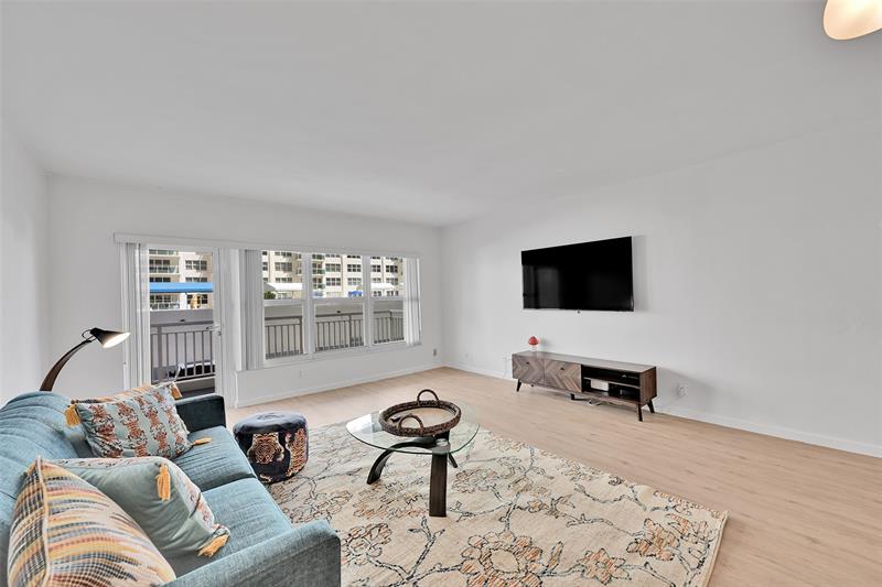 Image 12 of 31 For 3850 Galt Ocean Dr.  209