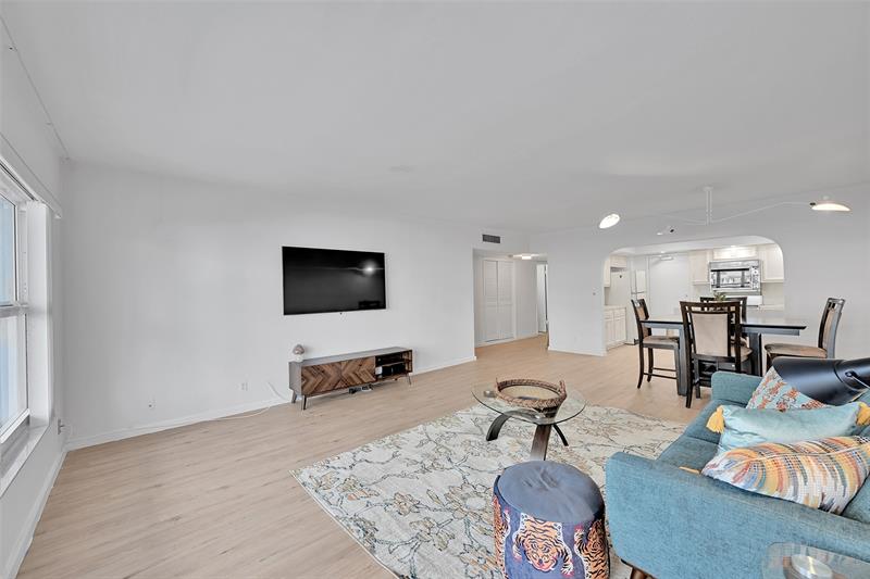 Image 13 of 31 For 3850 Galt Ocean Dr.  209