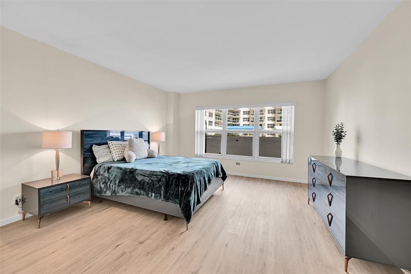 Image 16 of 31 For 3850 Galt Ocean Dr.  209