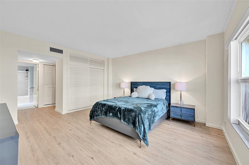 Image 17 of 31 For 3850 Galt Ocean Dr.  209
