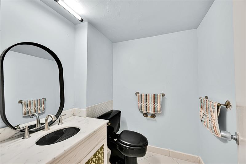 Image 19 of 31 For 3850 Galt Ocean Dr.  209