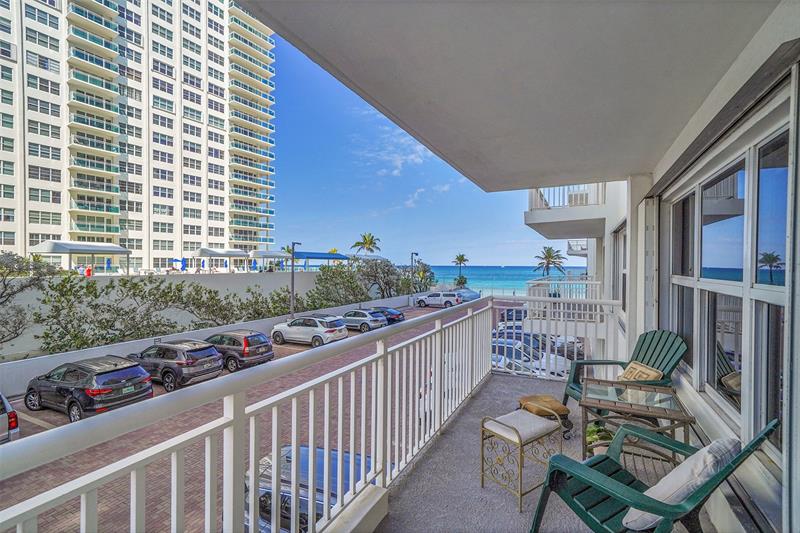 Image 20 of 31 For 3850 Galt Ocean Dr.  209