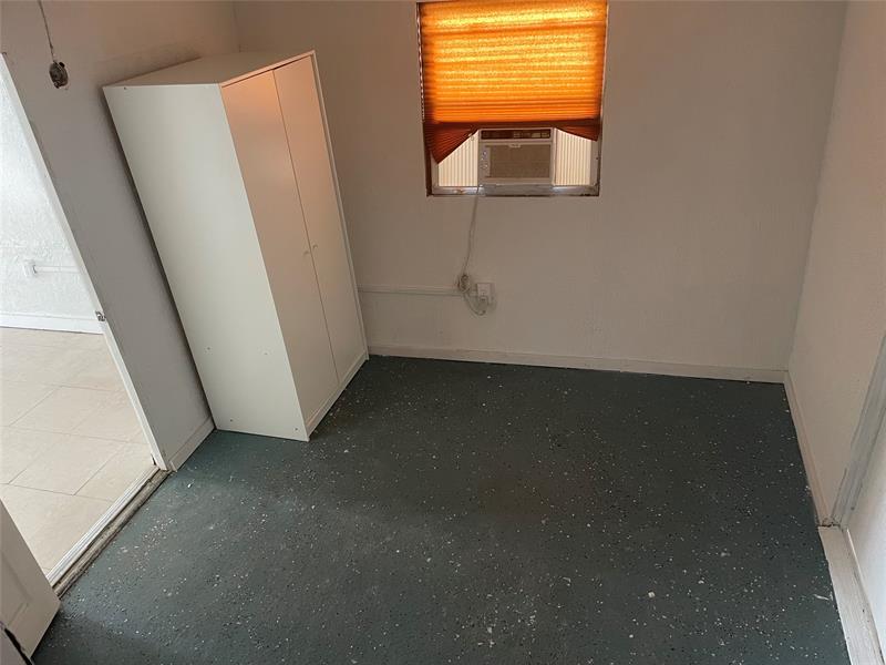 Image 11 of 13 For 8556 Berkley Dr