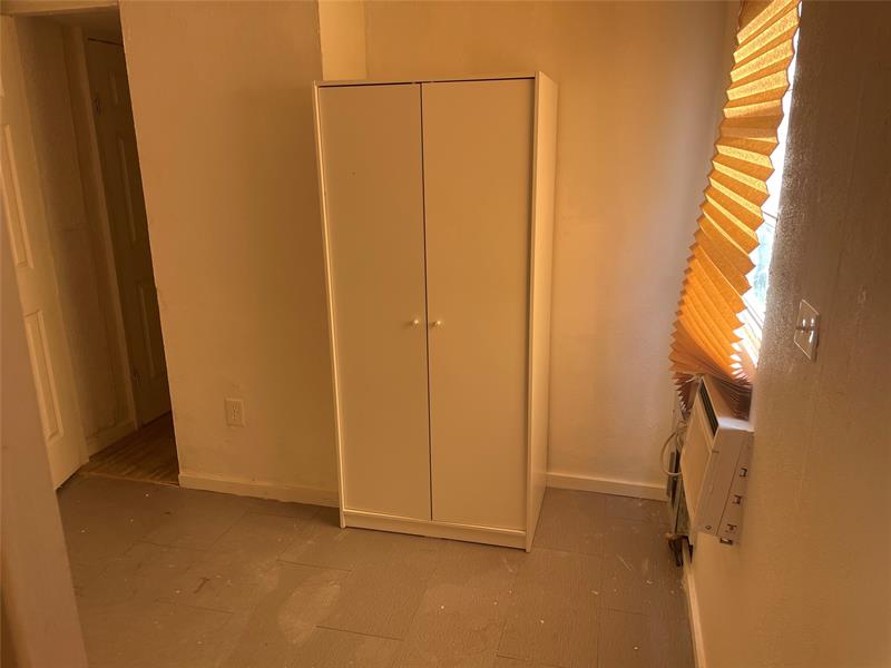 Image 12 of 13 For 8556 Berkley Dr