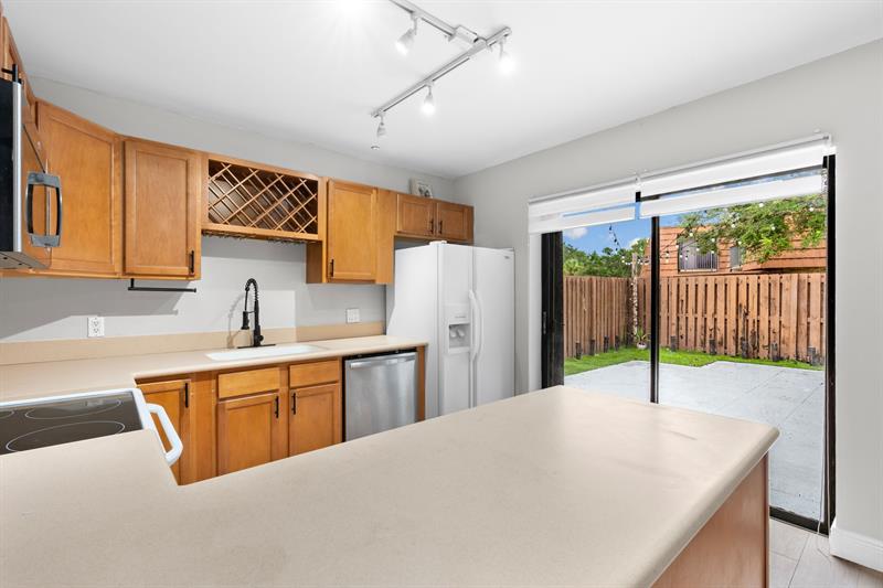 Image 10 of 20 For 4065 Wimbledon Dr