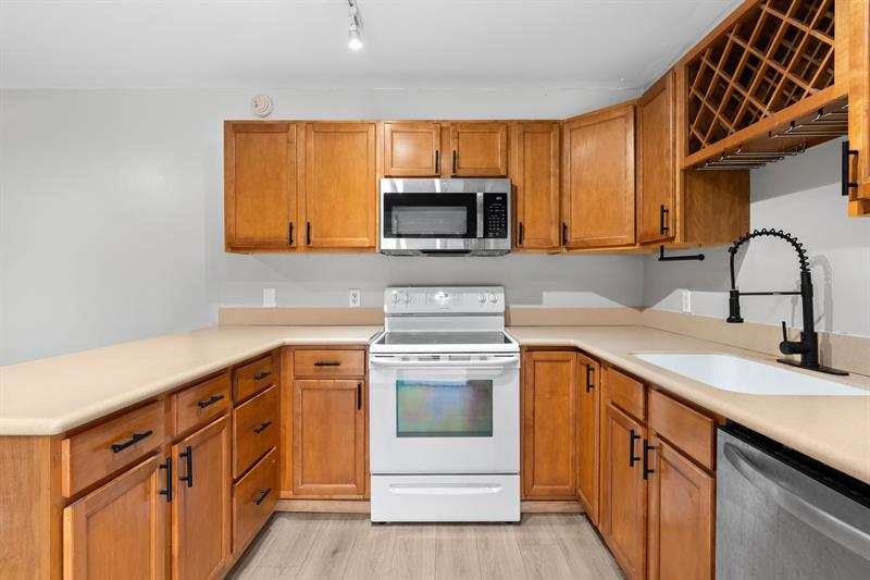 Image 11 of 20 For 4065 Wimbledon Dr