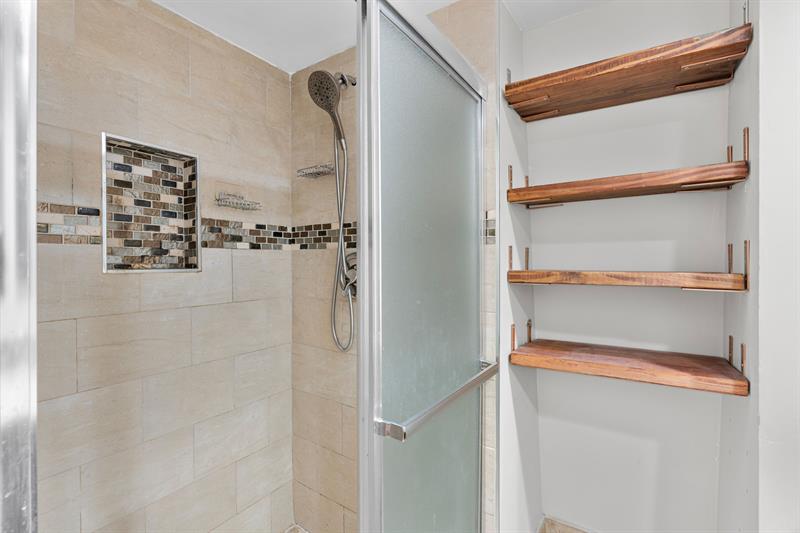 Image 16 of 20 For 4065 Wimbledon Dr