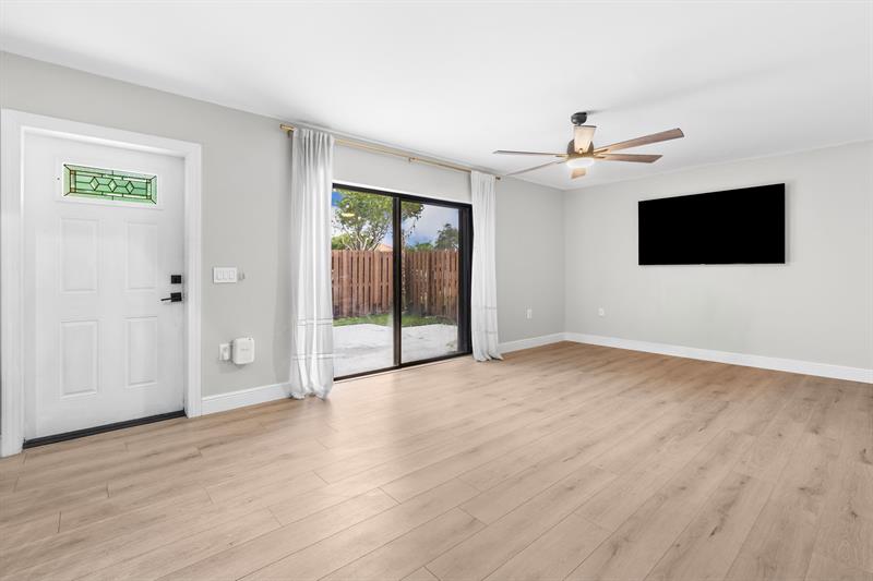 Image 6 of 20 For 4065 Wimbledon Dr