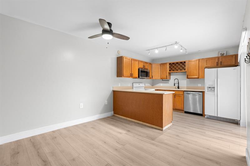 Image 9 of 20 For 4065 Wimbledon Dr