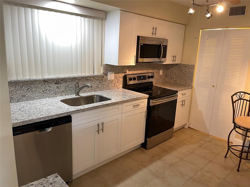 Image 3 of 13 For 5936 Morningstar Circle  203