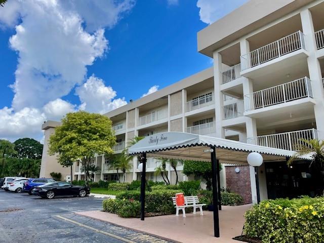 Image 4 of 14 For 3151 Palm Aire Dr  307