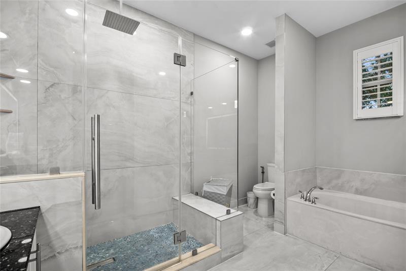 Image 21 of 35 For 6967 Julia Gardens Drive  6967