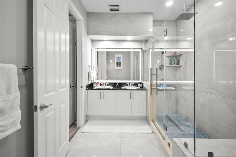 Image 23 of 35 For 6967 Julia Gardens Drive  6967