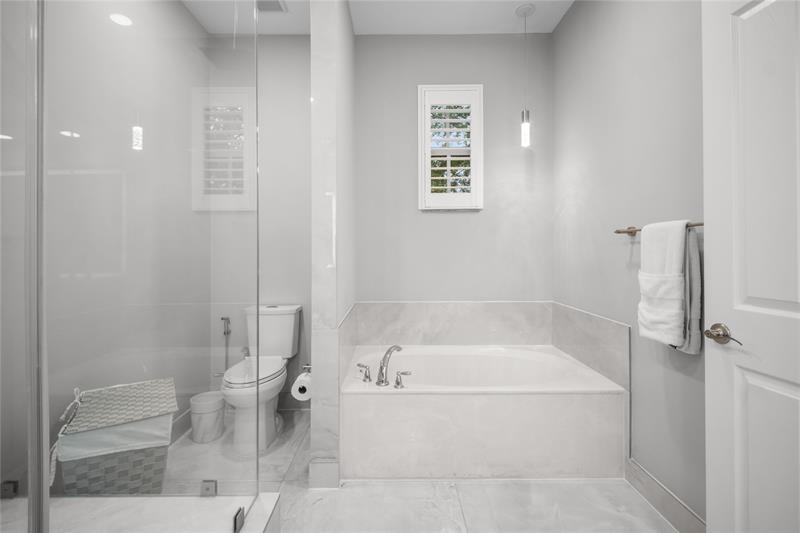 Image 24 of 35 For 6967 Julia Gardens Drive  6967